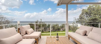 Getawayz NSW - 'Drift' - Absolute Beachfront at Coledale w/ Panoramic Views & Multiple Living Zones