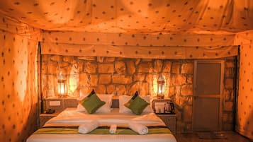 1 bedroom, Egyptian cotton sheets, premium bedding, down duvets