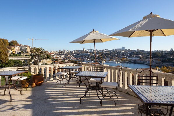 Rooftop terrace - CASA CAMÉLIA (Porto)