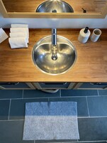 샤워 시설, 헤어드라이어, 타월, 비누