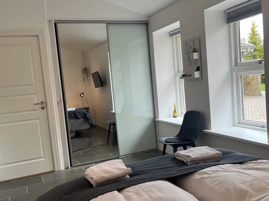 Economy Double Room, 1 Queen Bed, Non Smoking | Minibar, blackout drapes, free WiFi, bed sheets