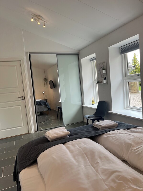 Minibar, rideaux occultants, Wi-Fi gratuit, draps fournis