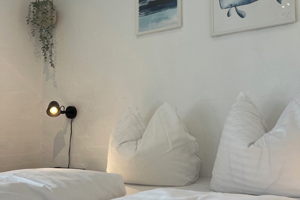 Minibar, cortinas blackout, wifi gratis y ropa de cama