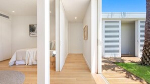 4 bedrooms, iron/ironing board, Internet, bed sheets