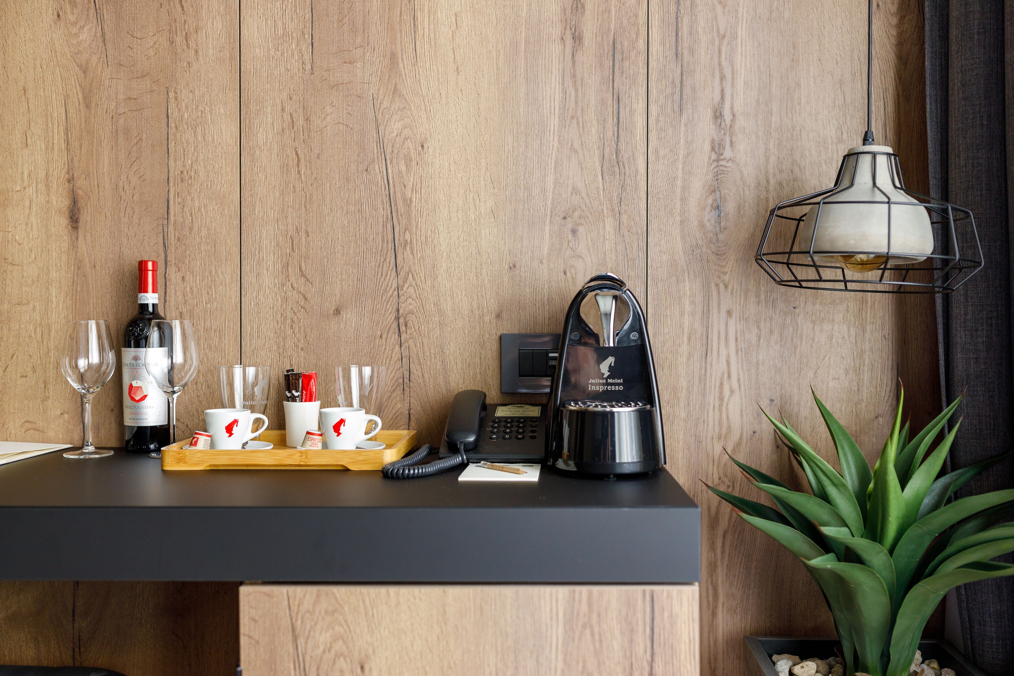 deluxe room | minibar, in-room safe, individually decorated, desk