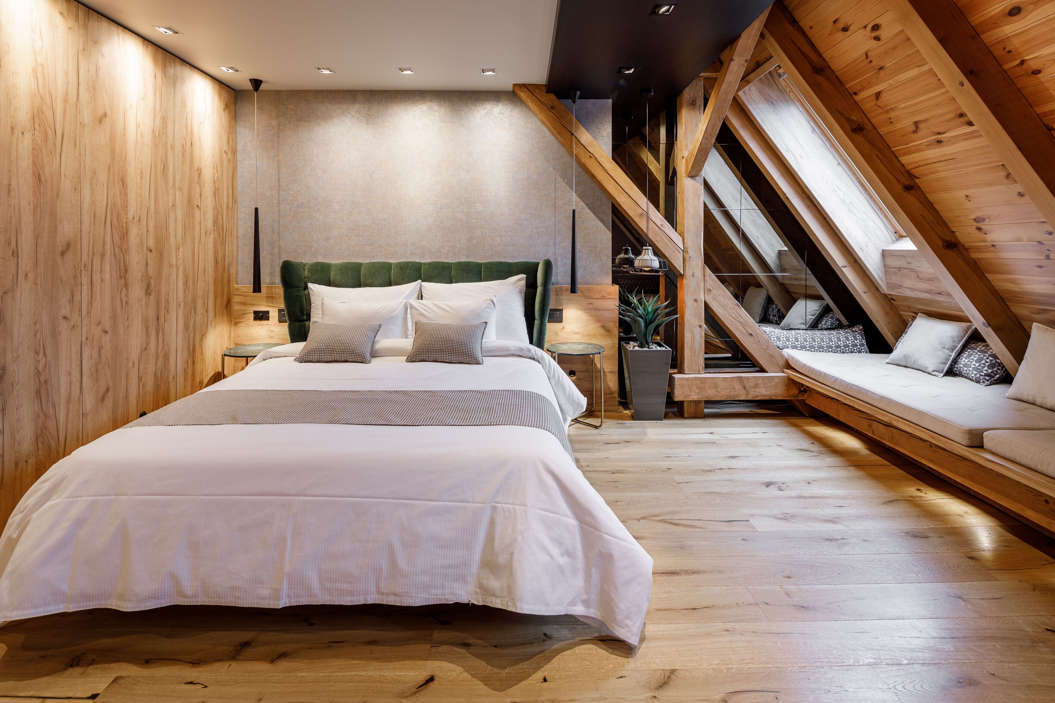 minibar, in-room safe, individually decorated, desk