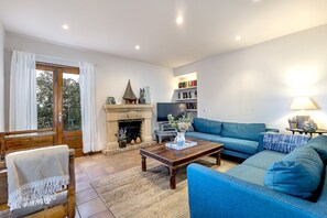 Smart TV - Can Blau, mediterranean style with sea views (Cielo de Bonaire)