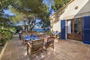 Outdoor dining - Can Blau, mediterranean style with sea views (Cielo de Bonaire)