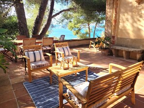 Outdoor dining - Can Blau, mediterranean style with sea views (Cielo de Bonaire)