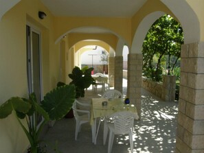 Apartment (One Bedroom apartment 2) | Terrace/patio - Beach Heaven Apartments (Lopar)