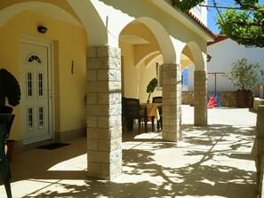 Terrace/patio - Beach Heaven Apartments (Lopar)