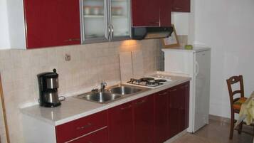 Appartamento (One Bedroom apartment 2) | Cucina privata | Frigorifero, macchina per tè/caffè