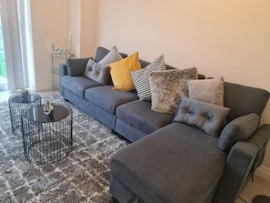 House, Multiple Beds | Living room | 30-inch TV with cable channels