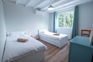 3 bedrooms, iron/ironing board, free WiFi, bed sheets