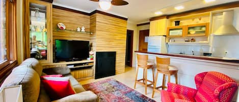 Standard Apartment | Ruang tamu | TV