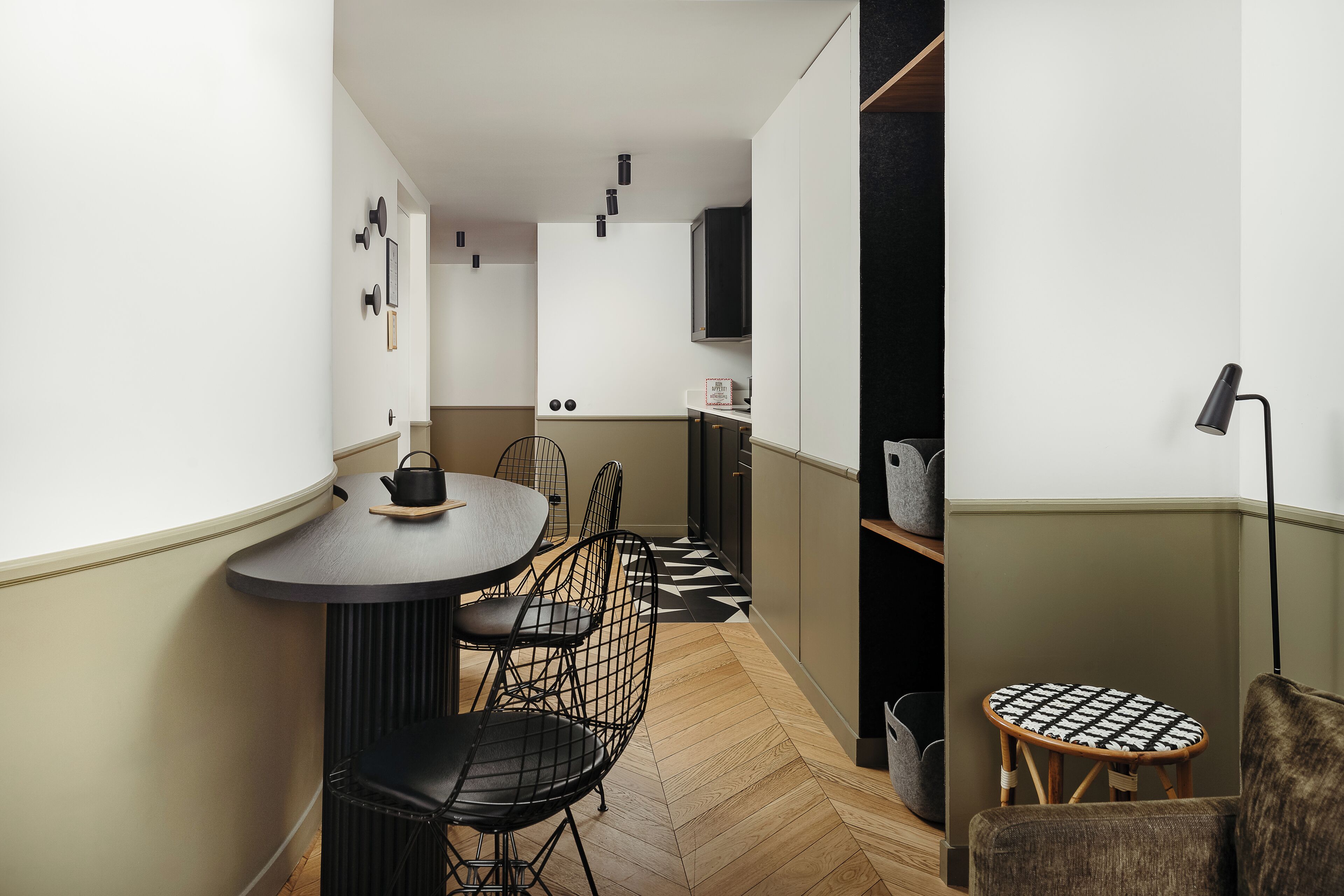 1-br classic apartment | private kitchen | espresso maker, coffee/tea maker, electric kettle, dining tables