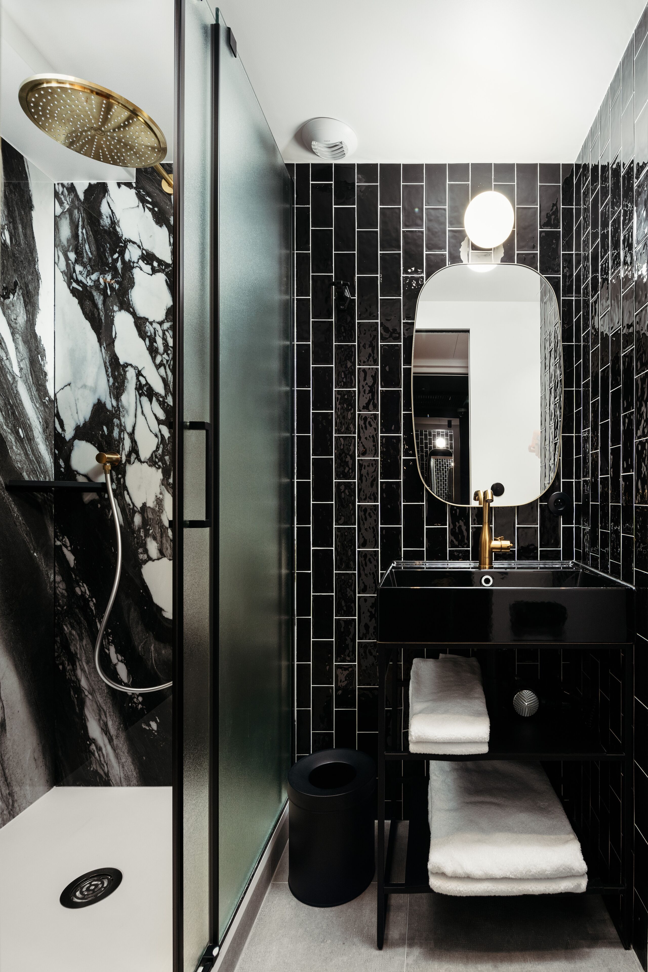 1-br deluxe apartment courtyard view | bathroom | shower, rainfall showerhead, designer toiletries, hair dryer