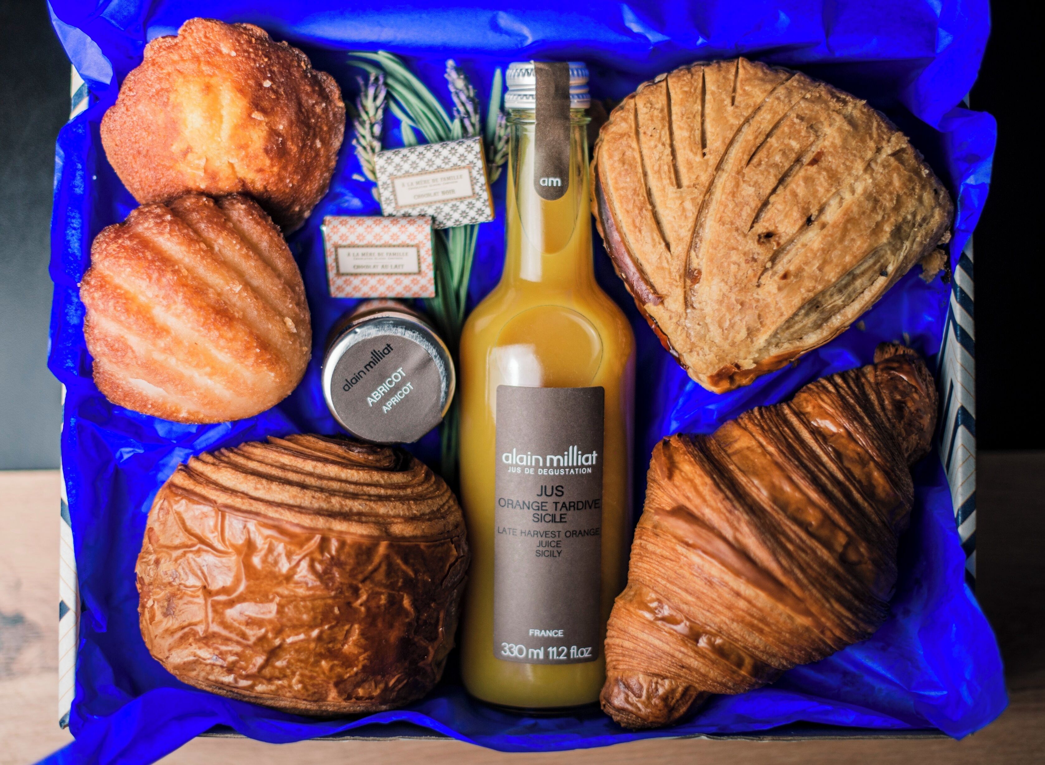 daily continental breakfast (eur 21 per person)