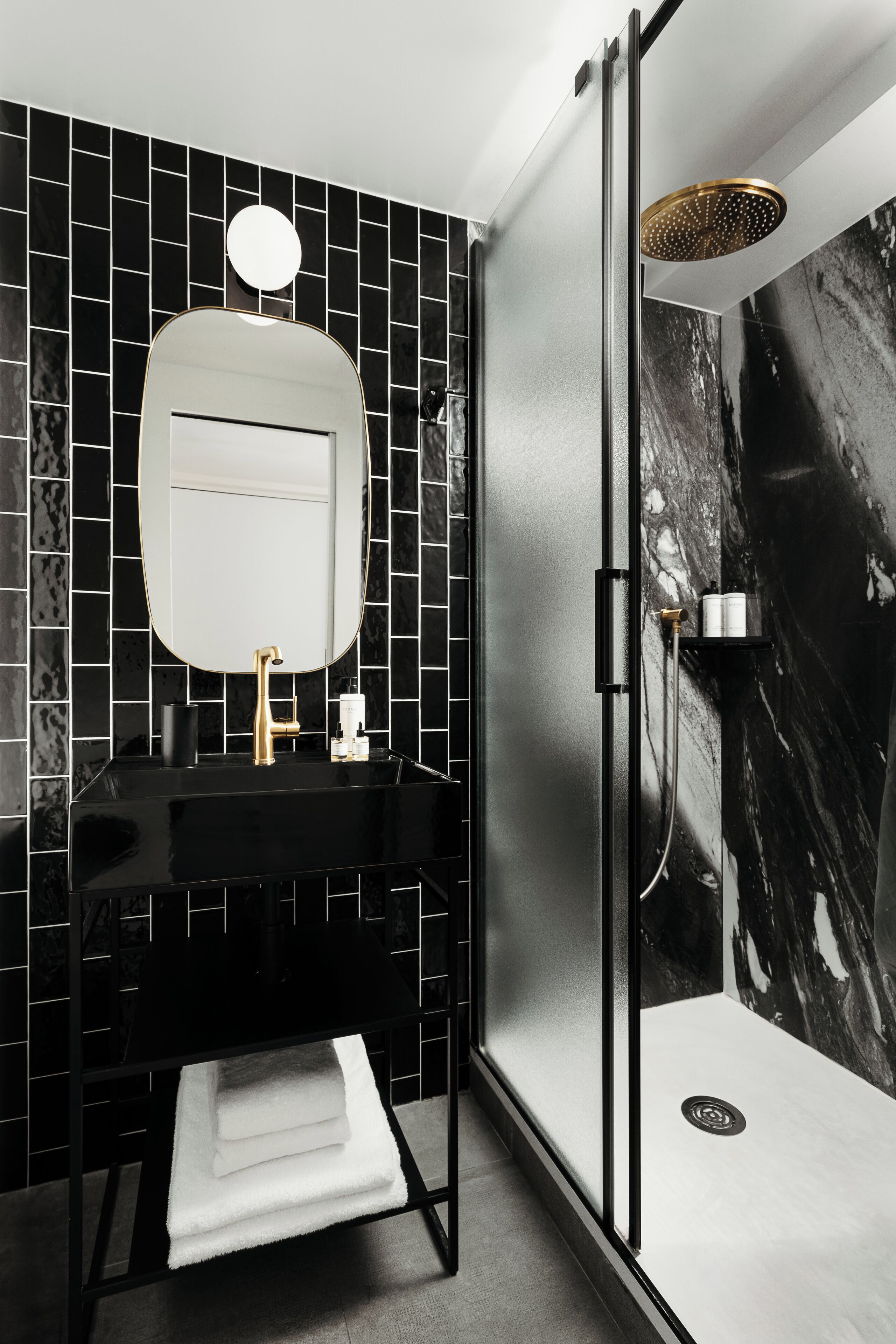 1-br deluxe apartment courtyard view | bathroom | shower, rainfall showerhead, designer toiletries, hair dryer