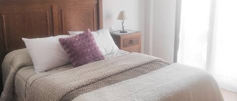 1 bedroom, desk, free WiFi, bed sheets