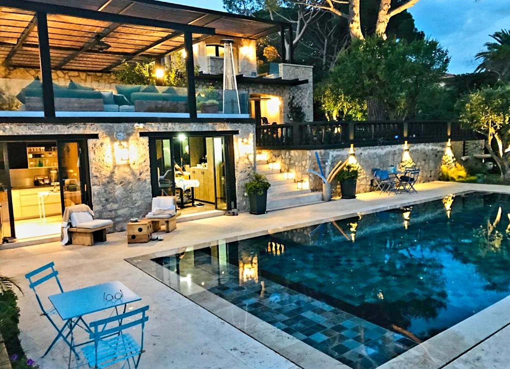 Outdoor pool, a heated pool