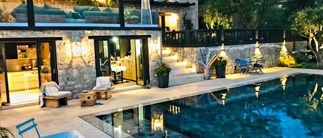 Outdoor pool, a heated pool