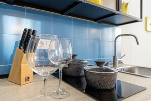 冰箱、炉灶、茶具/咖啡用具、电热水壶