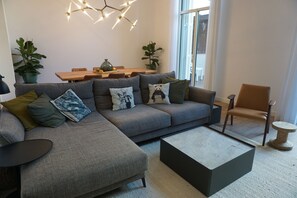 Smart TV, videojuegos, reproductor de DVD y libros 