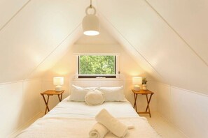 3 bedrooms, desk, iron/ironing board, WiFi