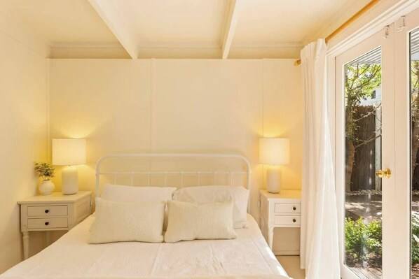 3 habitaciones, escritorio, tabla de planchar con plancha y wifi