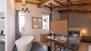 Lyxig studiosvit - bubbelbad | 1 sovrum, minibar, värdeförvaringsskåp på rummet och unika möbler