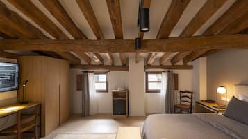 Habitación Deluxe doble | 1 dormitorio, minibar, caja fuerte y mobiliario individual