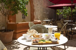 Terrace/patio - Hotel Can Cirera (Palma de Mallorca)