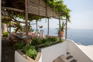 Outdoor dining - Villa Olimpia Positano, sea view and pool close to the center of town (Positano)