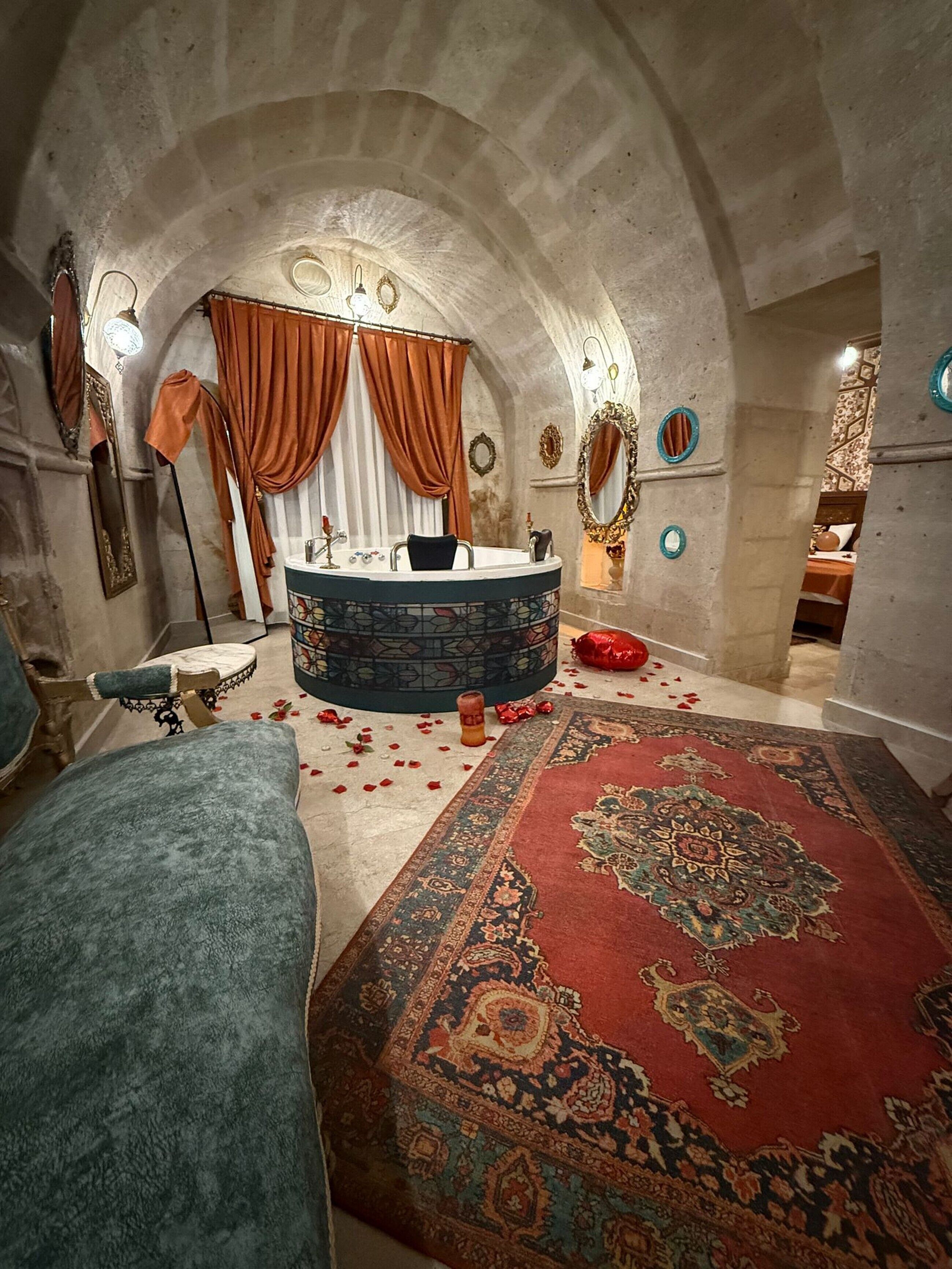 Premium bedding, minibar, individually decorated, individually furnished