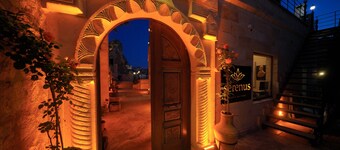 Serenus Cave Suites