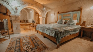 UZUMLU ROOM | Ylelliset vuodevaatteet, minibaari, yksilöllisesti sisustettu