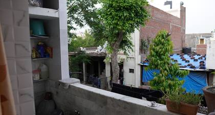 Stay with Music Artist RAME in 1BHK Home - SwanStays