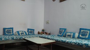 Interior - Stay with Music Artist RAME in 1BHK Home - SwanStays (Ahmedabad)