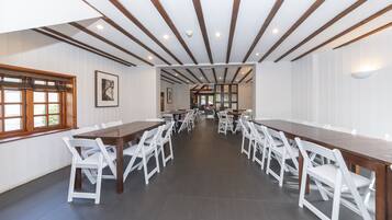 Apartment, Multiple Beds | Meeting facility