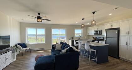 Family Friendly Cottage- Only a 5 Minute Walk From Beautiful North Shore Beach