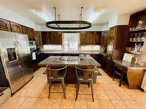 冰箱、微波炉、烤箱、炉灶