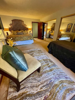 2 Schlafzimmer, Schreibtisch, Bügeleisen/Bügelbrett, Reisekinderbett