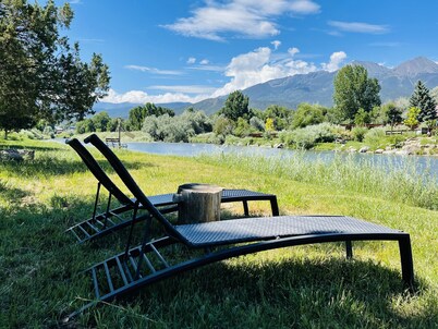 Secluded Riverfront Retreat w/hot tub & private river access