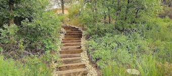 Secluded Riverfront Retreat w/hot tub & private river access