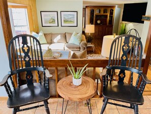 电视、壁炉、书