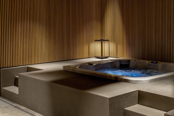 Couples treatment rooms, body treatments, hot stone massages