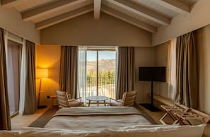 Junior Suite | Frette Italian sheets, premium bedding, down comforters, minibar - Casa di Langa (Cerretto Langhe)