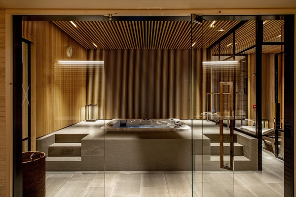 Couples treatment rooms, body treatments, hot stone massages