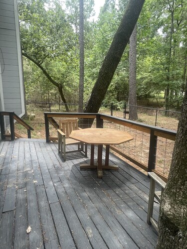 Book now for your summer getaways! Cozy lake-area cottage/family & pet friendly!